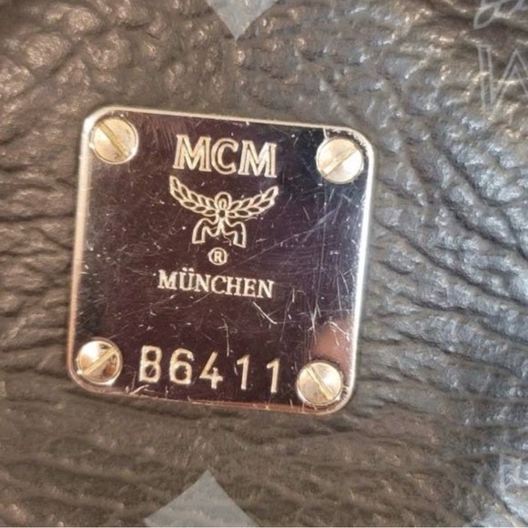 MCM MEDIUM BUCKET—SO CHIC! - Picture 6 of 6